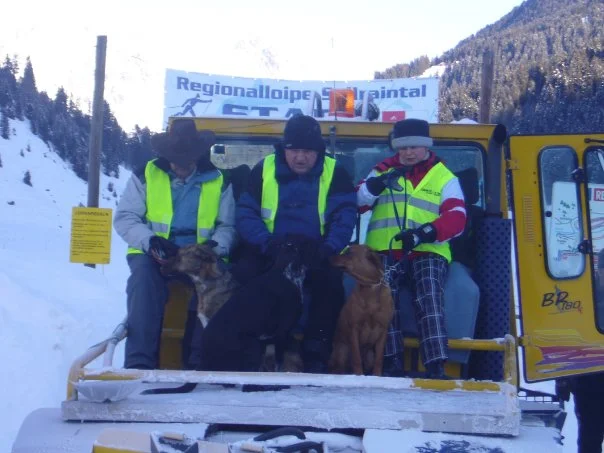 Pistenfraupenfahrt mit unseren Hunden